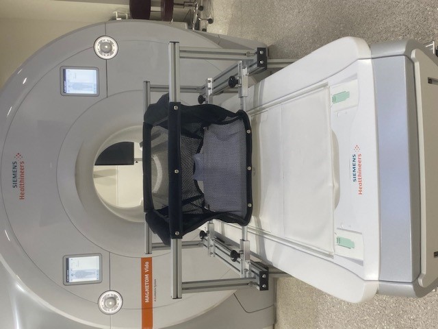 MRI-compatible crib